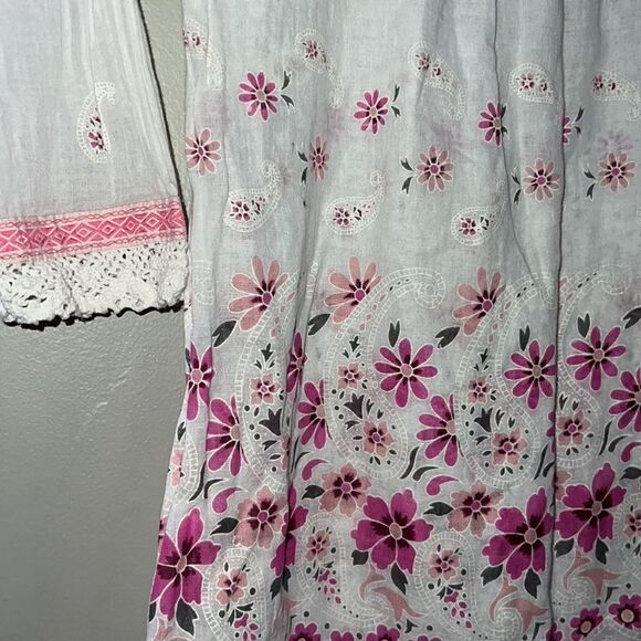 Hepburn boutique floral lace top size medium - Picture 7 of 10